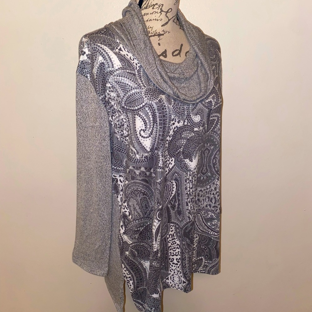 🌺 Ruby Rd. Gray and White Cowl Neck Sweater